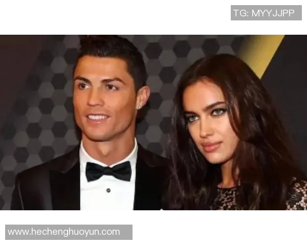 足球明星进球后甜蜜求婚瞬间引发全场欢呼与感动